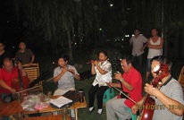 渠县东城半岛乐队举行中秋小型音乐会