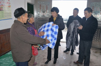 苟小莉到渠南乡开展“走基层 送温暖”活动