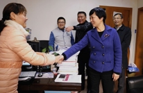 苟小莉调研全县发展和改革工作