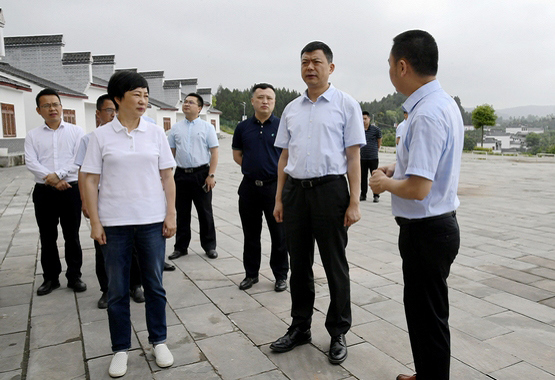 熊隆东来渠调研党风廉政建设和脱贫攻坚等工作