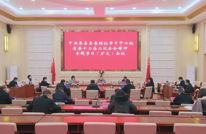 县委理论学习中心组省委十二届二次全会精神专题学习（扩大）会议召开 王飞虎主持 王飞 余述容出席会议