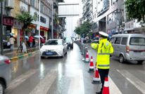 网络中国节•春节 | 春节交警执勤忙 坚守岗位保平安