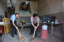 渠县食药监局领导走访贫困户