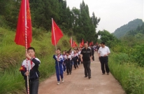 渠江三小组织师生到敬老院开展献爱心活动