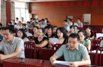 静边镇一小教师学唱校歌
