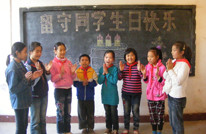 和乐学校：集体过生日 情暖留守生