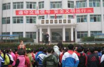 中滩学校举行“遵守交通信号 安全文明出行”活动启动大会