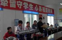 龙潭乡中心学校开展关爱留守儿童活动