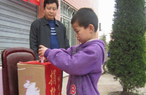 岩峰二校举行“阳光助学”捐款活动