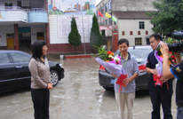 陈运英到和乐学校慰问教师