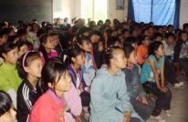 涌兴三校组织学生观看爱国主义影片