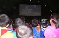 和乐学校组织学生观看教育电影