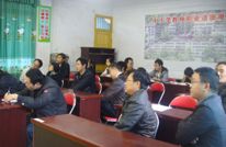 义和学校全体教职员工观看安全教育警示片