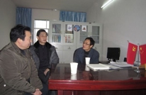 县委宣传部副部长奉光成率队检查岩峰二校开学工作