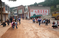 宋家学校：学雷锋 争当环保小卫士
