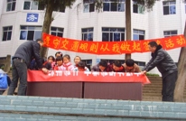 义和学校重视交通安全教育