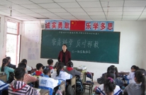 宝城二校召开“崇尚科学、反对邪教”主题班会