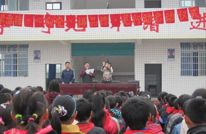 岩峰二校开展“学雷锋”活动
