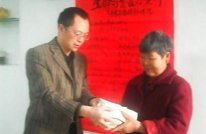 土中师生义伸援手捐助患肿瘤学生