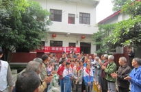 宝城二校红十字会开展博爱送温暖活动