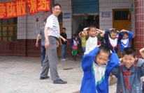 和乐学校举行地震应急疏散演练