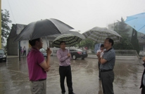 副县长朱和志冒雨到宝城二校调研工作
