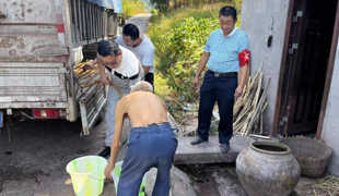 甘霖解民忧  用情润人心