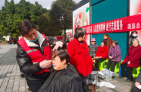 渠县总工会开展“学雷锋”职工志愿服务活动