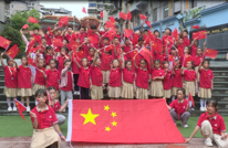 童心迎国庆 渠县第一小学二（3）班师生用行动致敬祖国