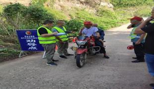 李馥镇开展专项监督、护航“双节”群众交通安全