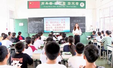 “一君姐”的心灵课堂：用爱点亮成长的灯