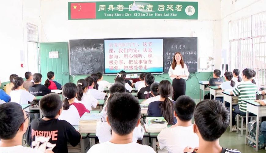 “一君姐”的心灵课堂：用爱点亮成长的灯
