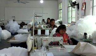 【连续报道】山村工坊“缝”出跨国浪漫 （一）深山藏“嫁衣” 山村婚纱闯海外