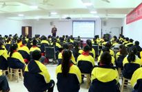 走进科学世界 培育创新少年