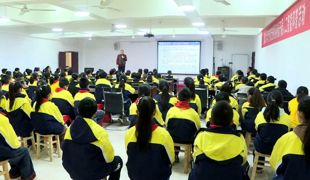 走进科学世界 培育创新少年