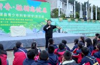 新闻侧记：边行边学 点燃青少年科学热情