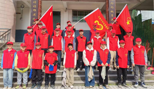 渠县土溪镇初级中学开展“学习雷锋”志愿清扫活动 用行动践行雷锋精神