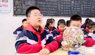 世界地球日：巧手变废为宝 共护蓝色星球