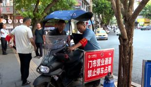 渠县：战高温“烤”验 综执队员坚守一线守护市容